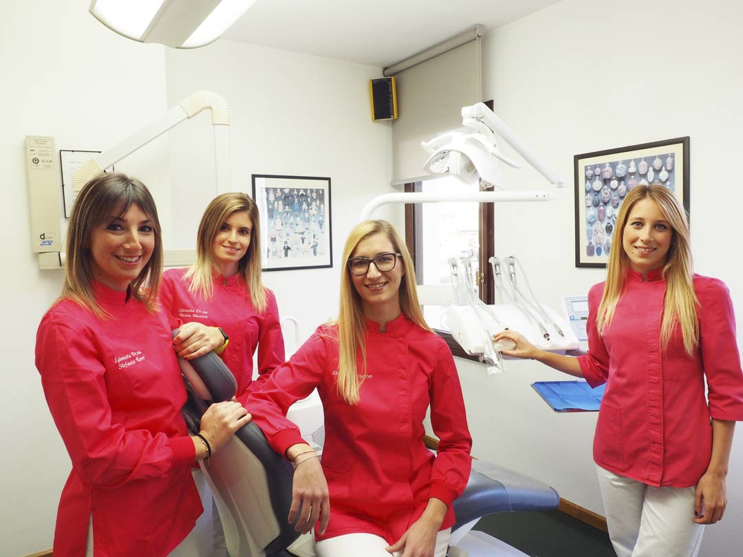 Lo Staff dello Studio Dentistico Pasini Steffan Celant Rosso